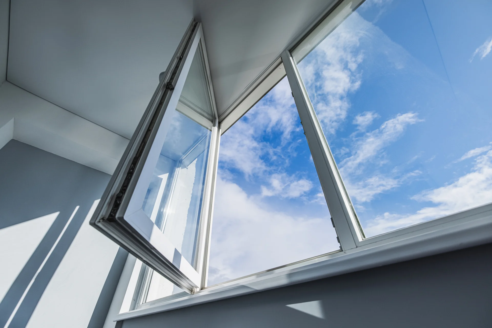 VLX 80 Casement Window in Miami Gardens, FL | Sightline Windows & Doors Miami Gardens - detail 1