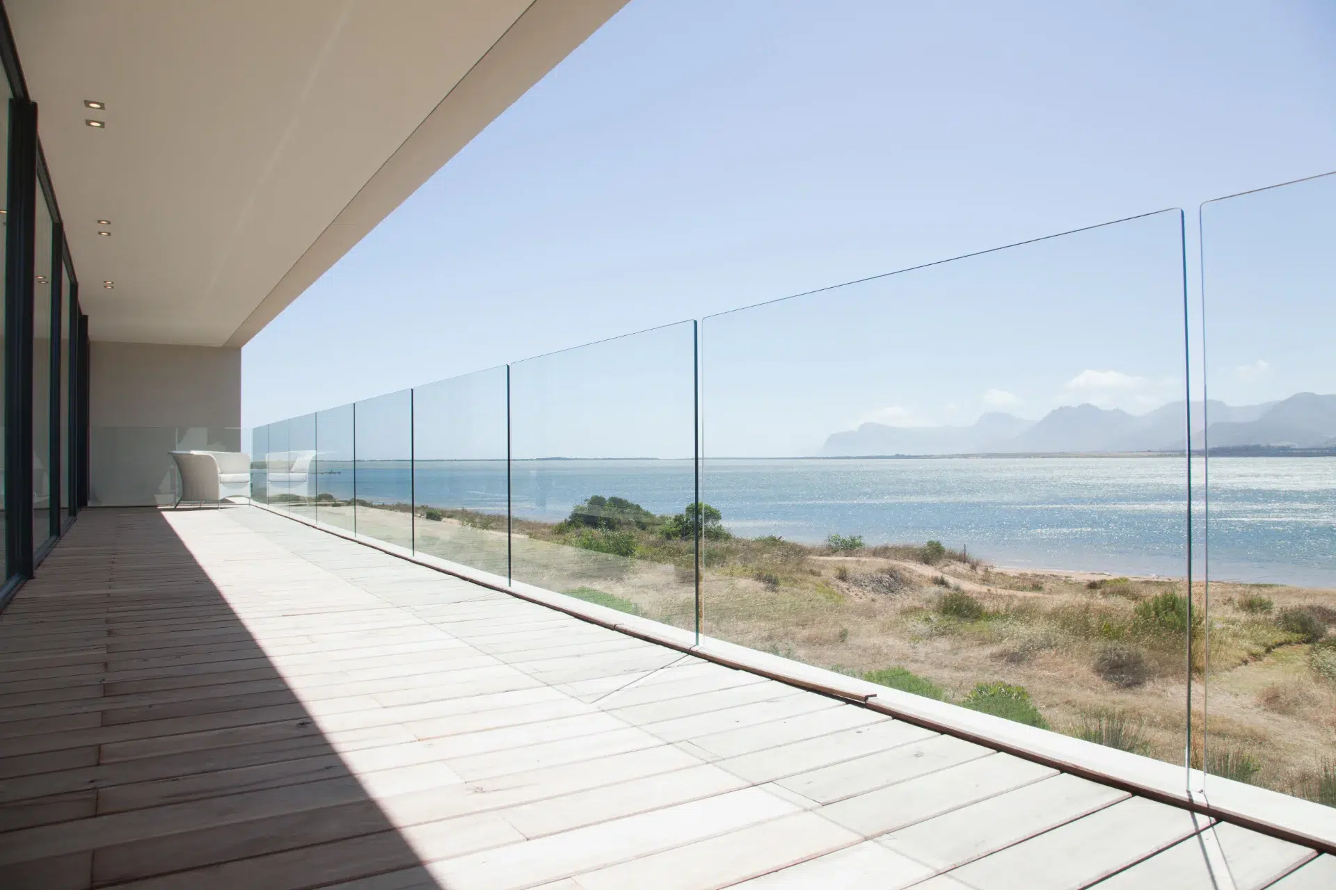 VLX 120 Glass Railing System in Miami Gardens, FL | Sightline Windows & Doors Miami Gardens - detail 1